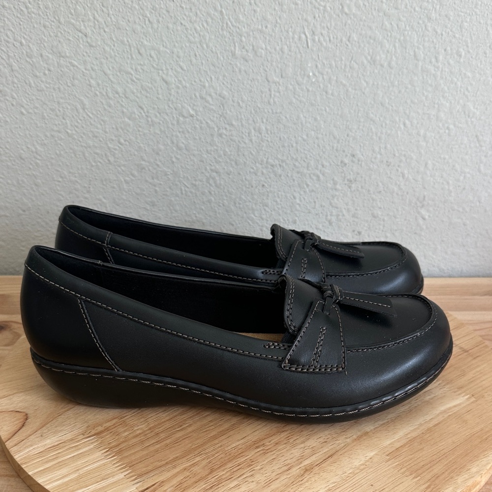 Clarks Womens Ashland Bubble Loafers